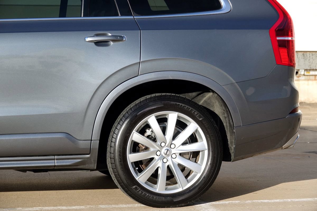 Used 2016 Volvo XC90 T6 Momentum w/ Momentum Plus Package AWD/4WD image 24