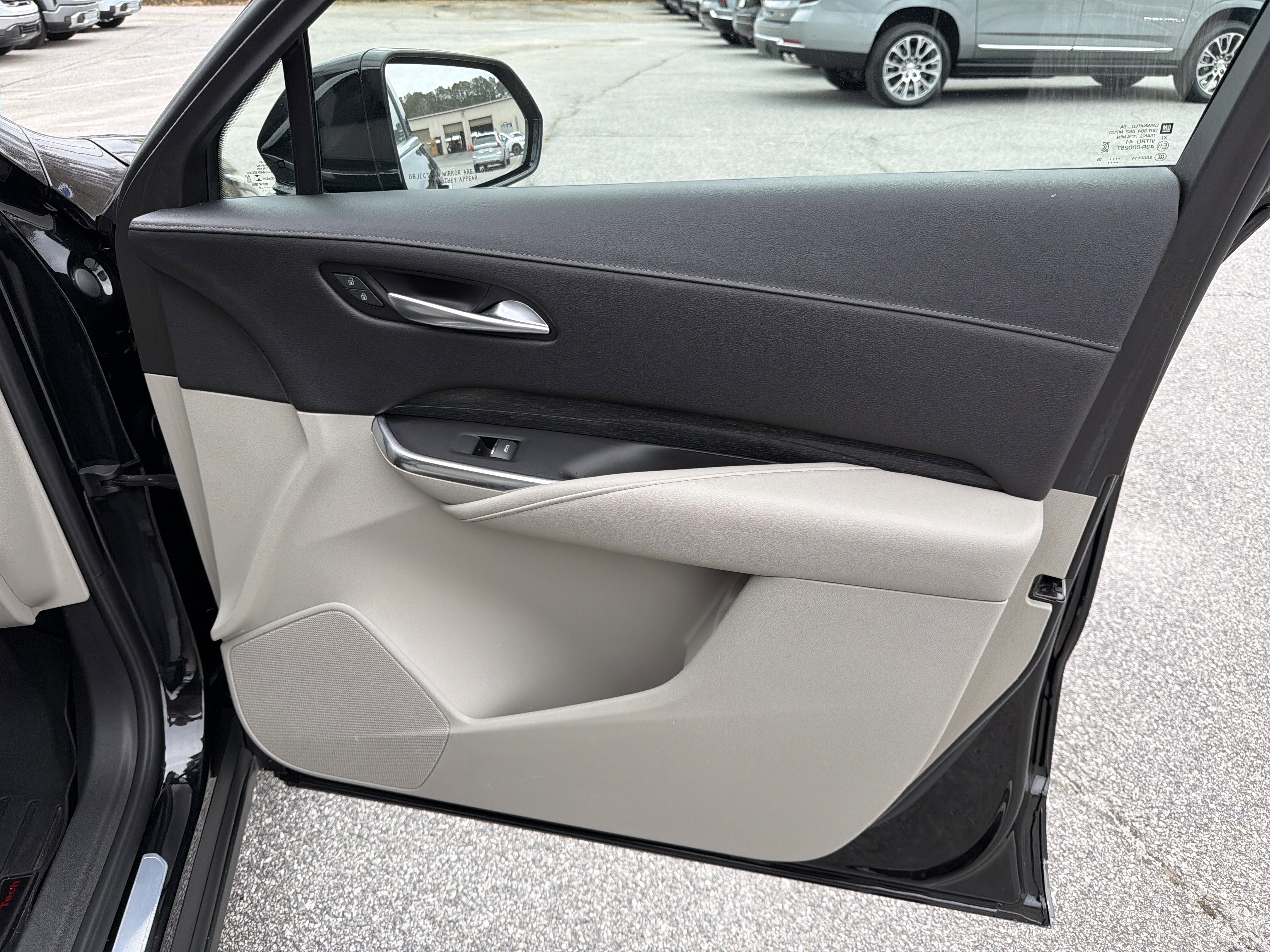 Used 2019 Cadillac XT4 Premium Luxury w/ Cold Weather Package image 17