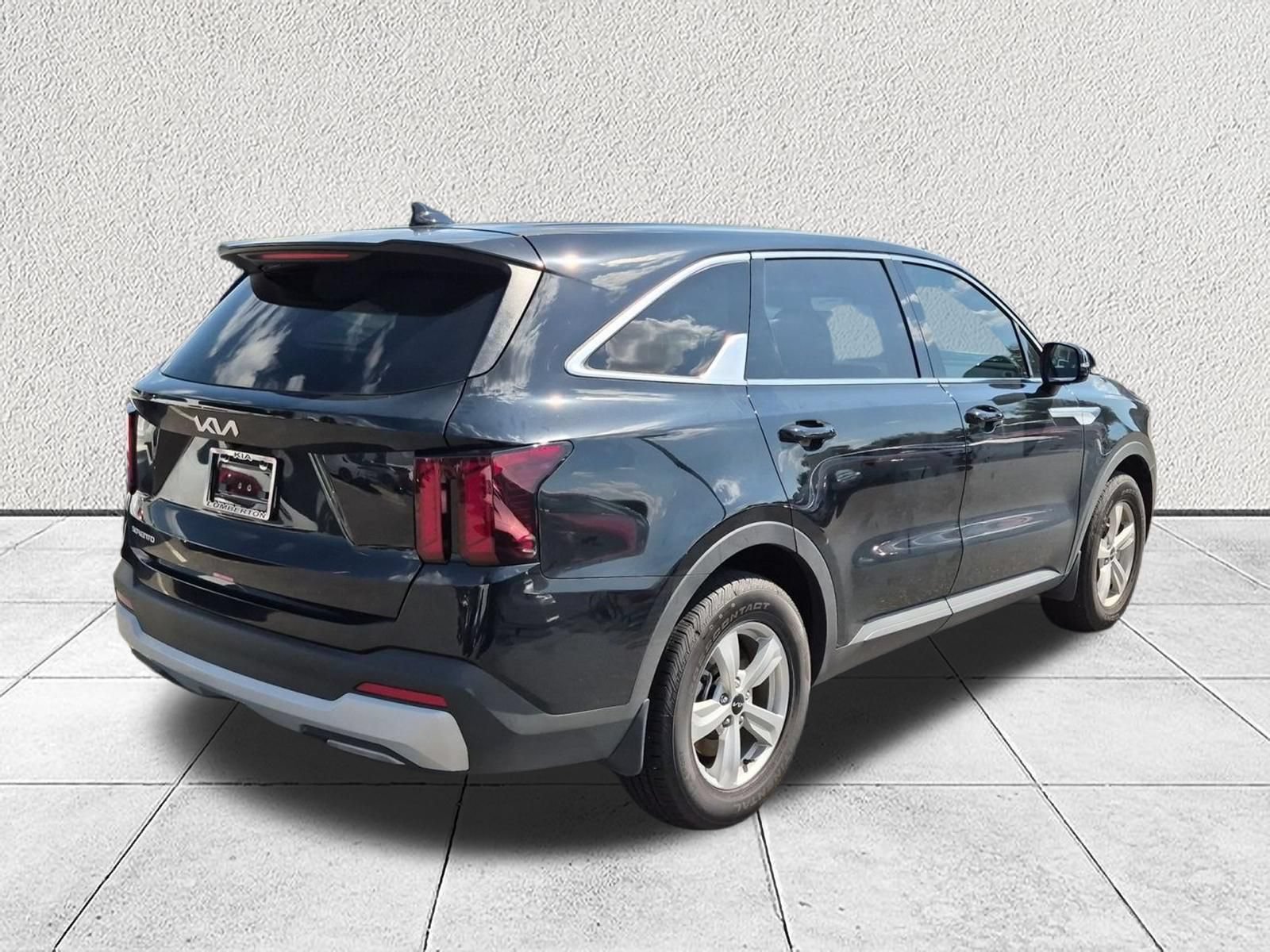 Used 2026 Kia Sorento LX FWD image 3