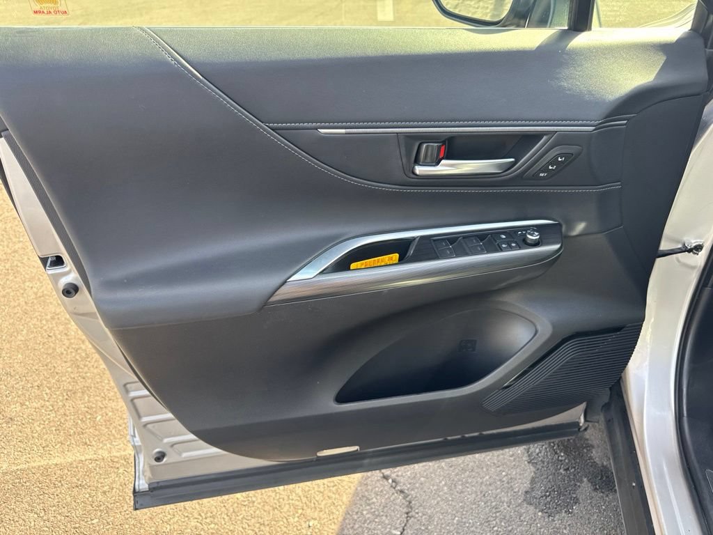 Used 2021 Toyota Venza XLE AWD/4WD image 18