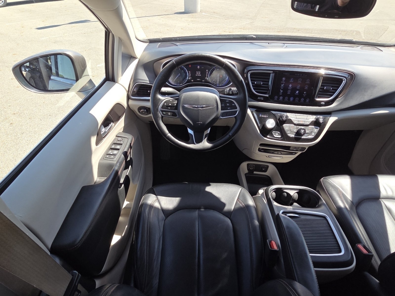 Used 2017 Chrysler Pacifica Touring-L Plus w/ Tire & Wheel Group FWD image 25