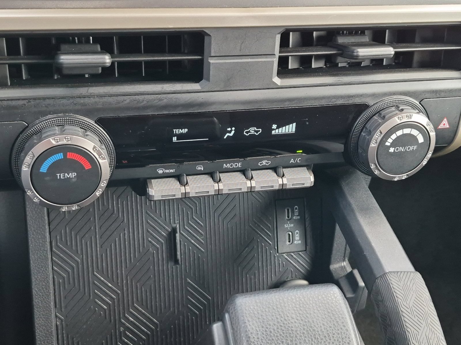 Used 2024 Toyota Tacoma SR5 AWD/4WD image 17