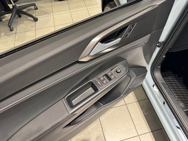 New 2026 Volkswagen Taos SE FWD image 12