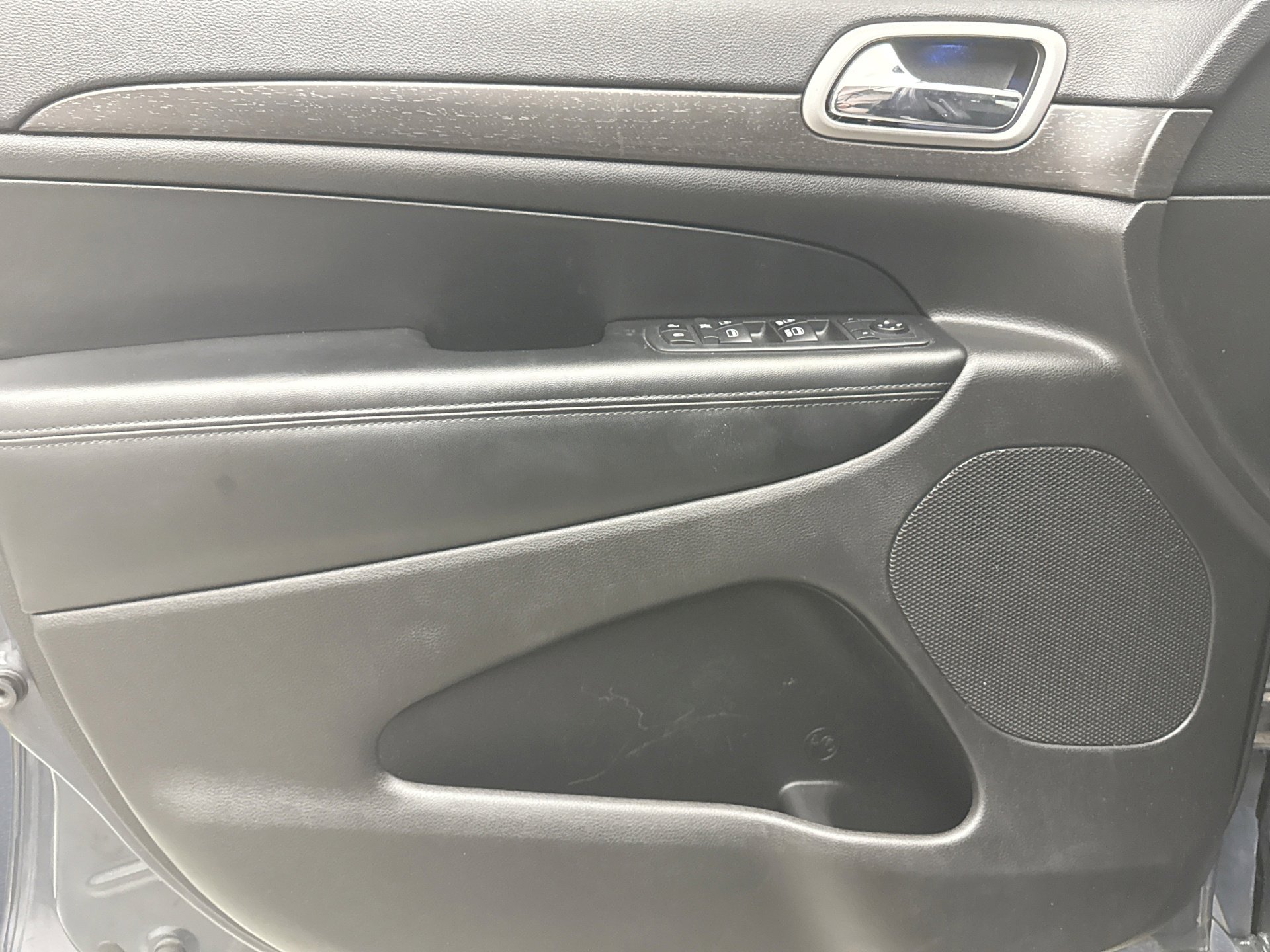 Used 2018 Jeep Grand Cherokee Altitude AWD/4WD image 9