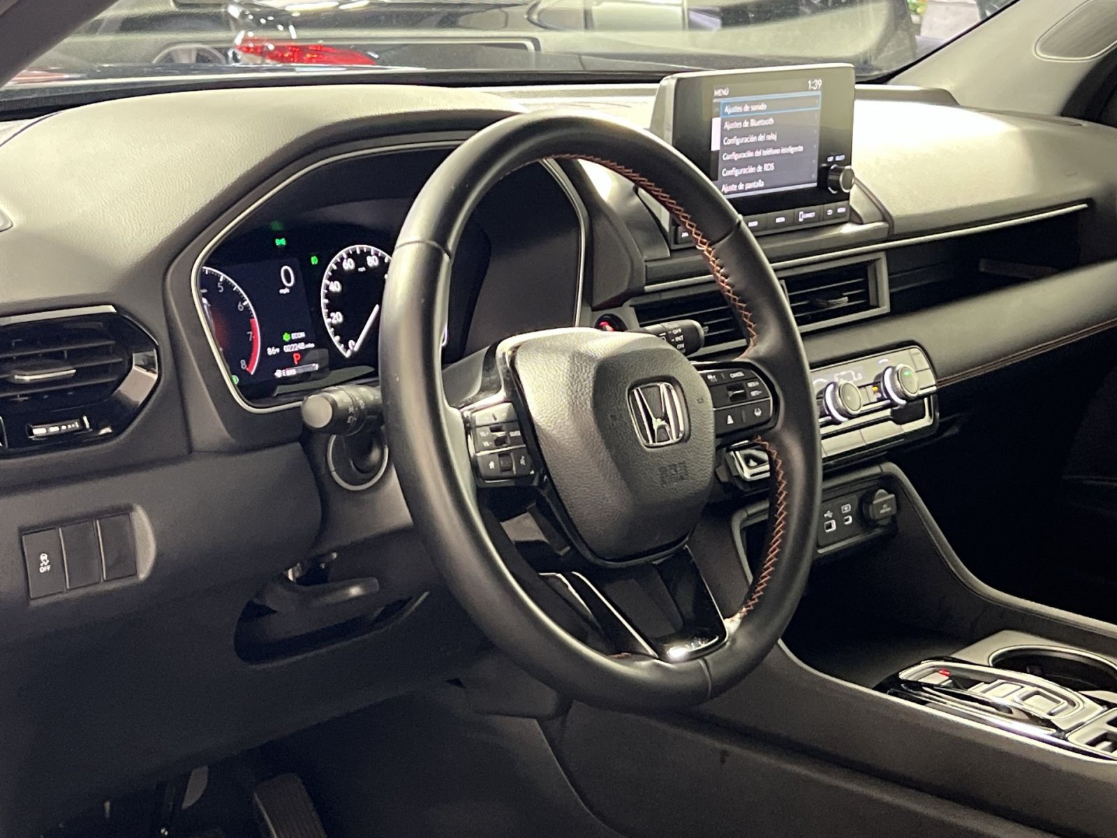 Used 2025 Honda Pilot Sport image 16