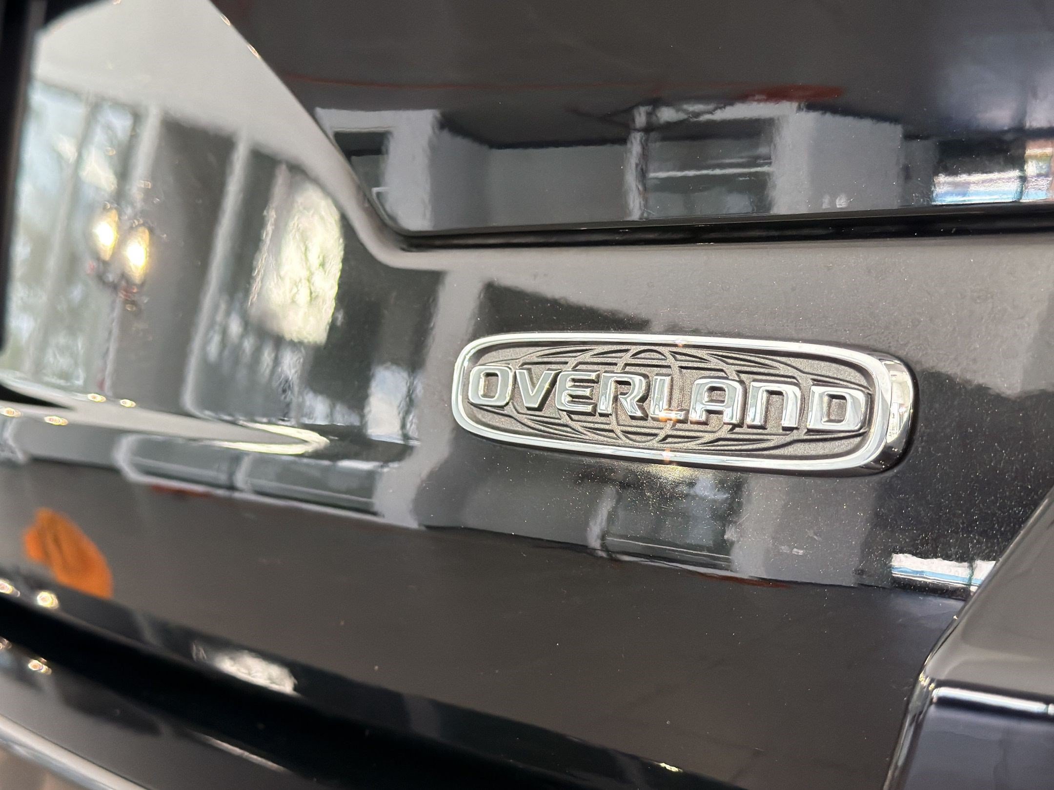 Used 2023 Jeep Grand Cherokee Overland w/ Luxury Tech Group IV AWD/4WD image 39