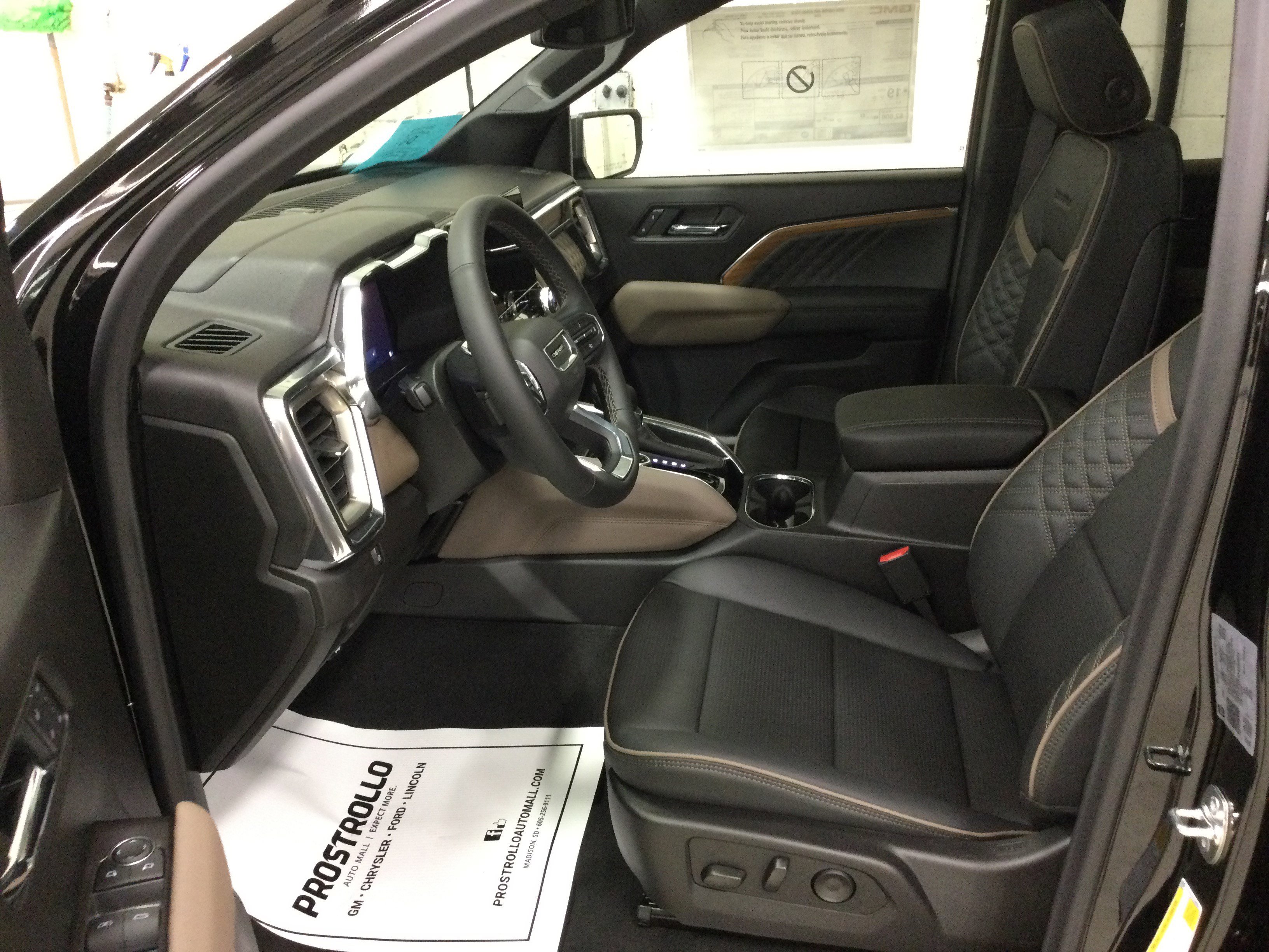 New 2026 GMC Canyon Denali image 9