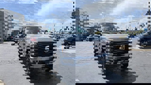 New 2025 Ford F350 Platinum w/ Tremor Off-Road Package