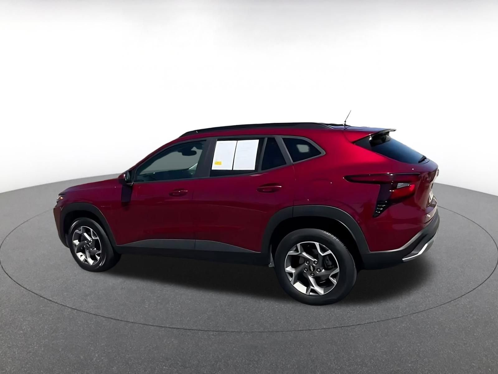 Used 2025 Chevrolet Trax LT w/ LT Convenience Package FWD image 8
