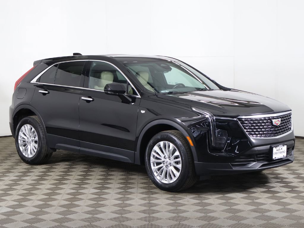 Used 2024 Cadillac XT4 Luxury image 2