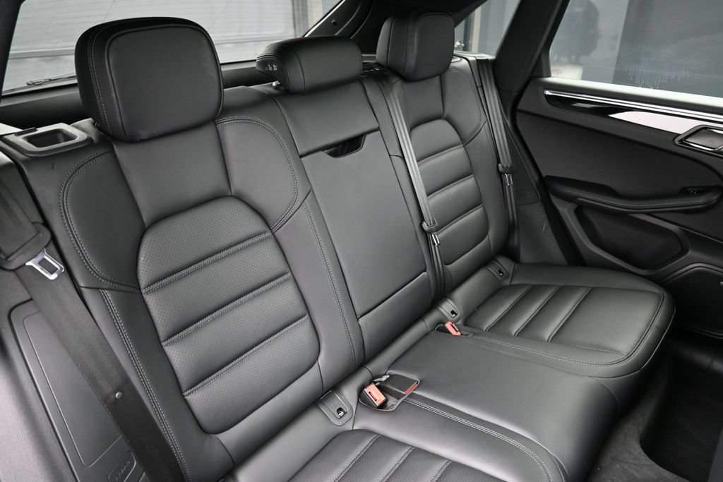 Certified 2026 Porsche Macan AWD/4WD image 28