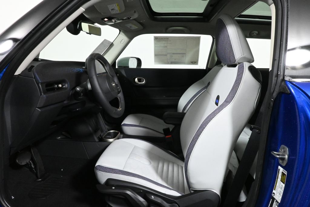 Used 2025 MINI Cooper 2-Door Hardtop image 3
