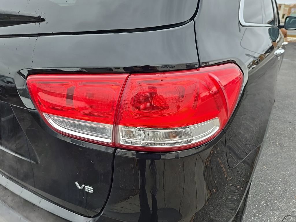 Used 2017 Kia Sorento LX image 36