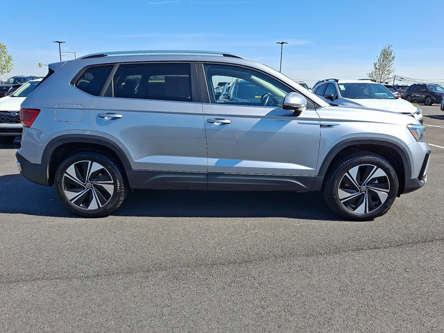 Used 2024 Volkswagen Taos SE AWD/4WD image 8