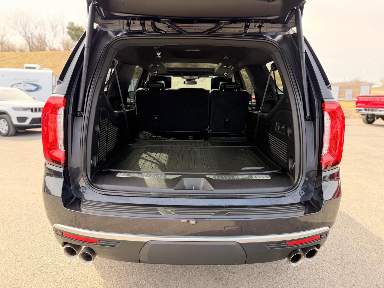 Used 2024 GMC Yukon XL Denali AWD/4WD image 30