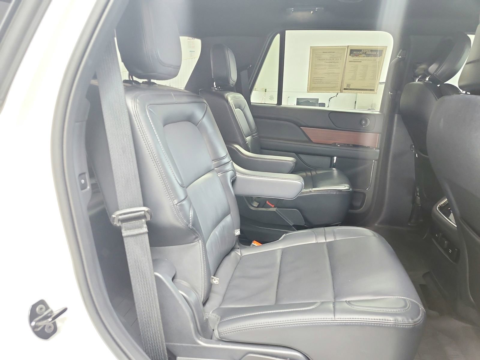 Used 2024 Lincoln Navigator Premiere AWD/4WD image 39