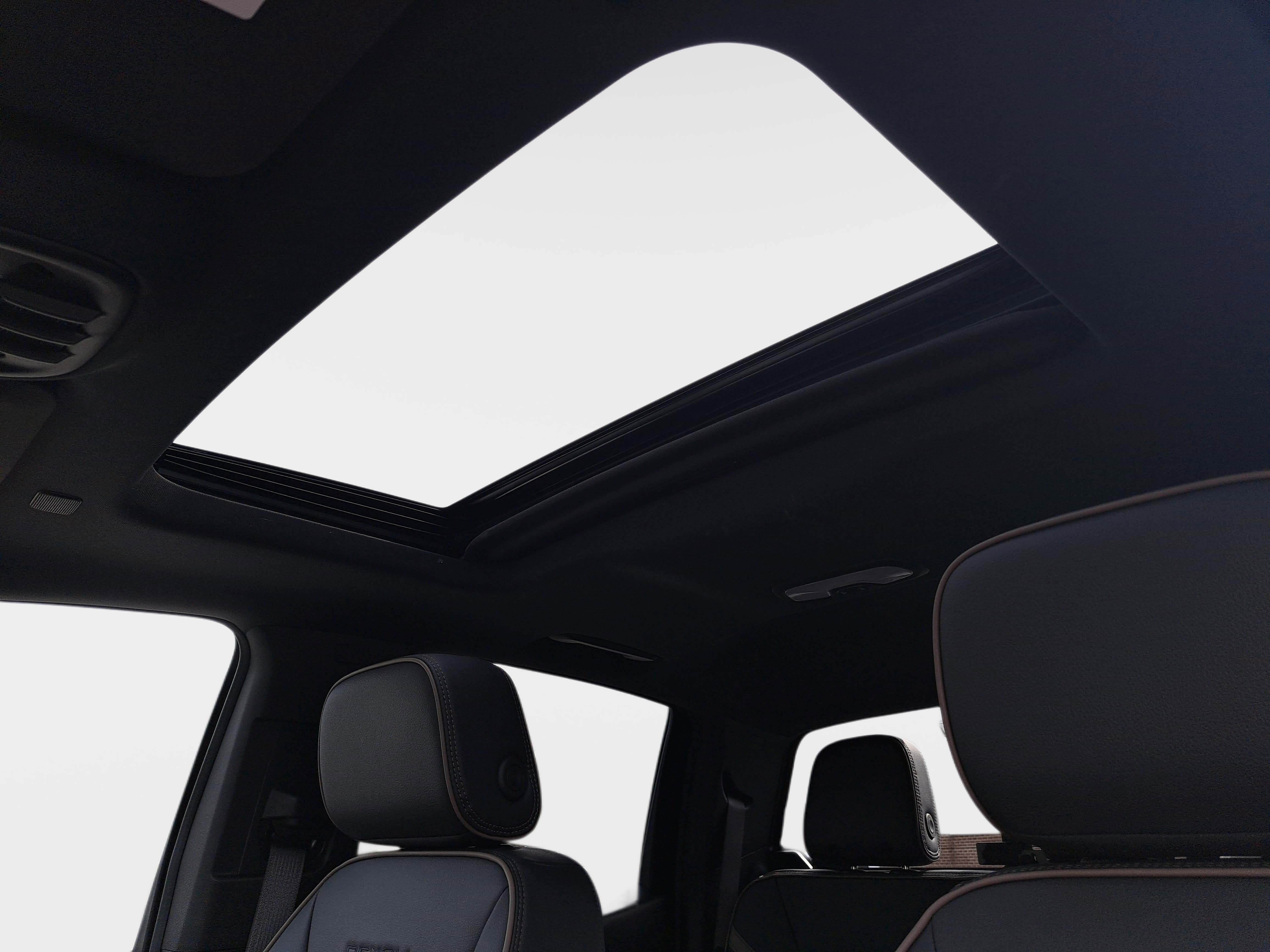 Used 2025 GMC Canyon Denali w/ LPO, Denali Black Edition image 27