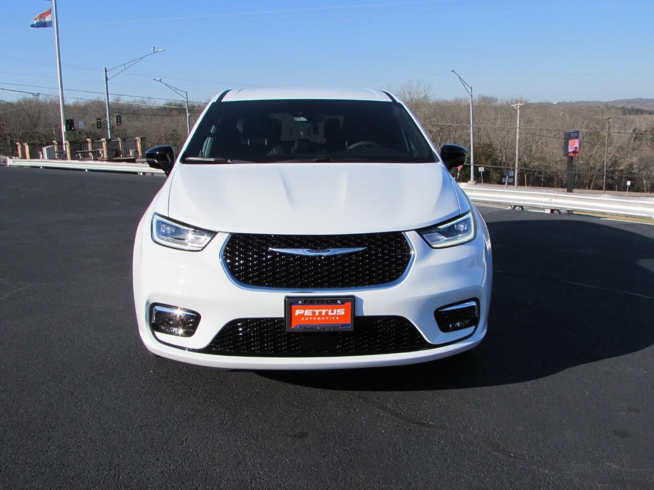 New 2026 Chrysler Pacifica Select image 2