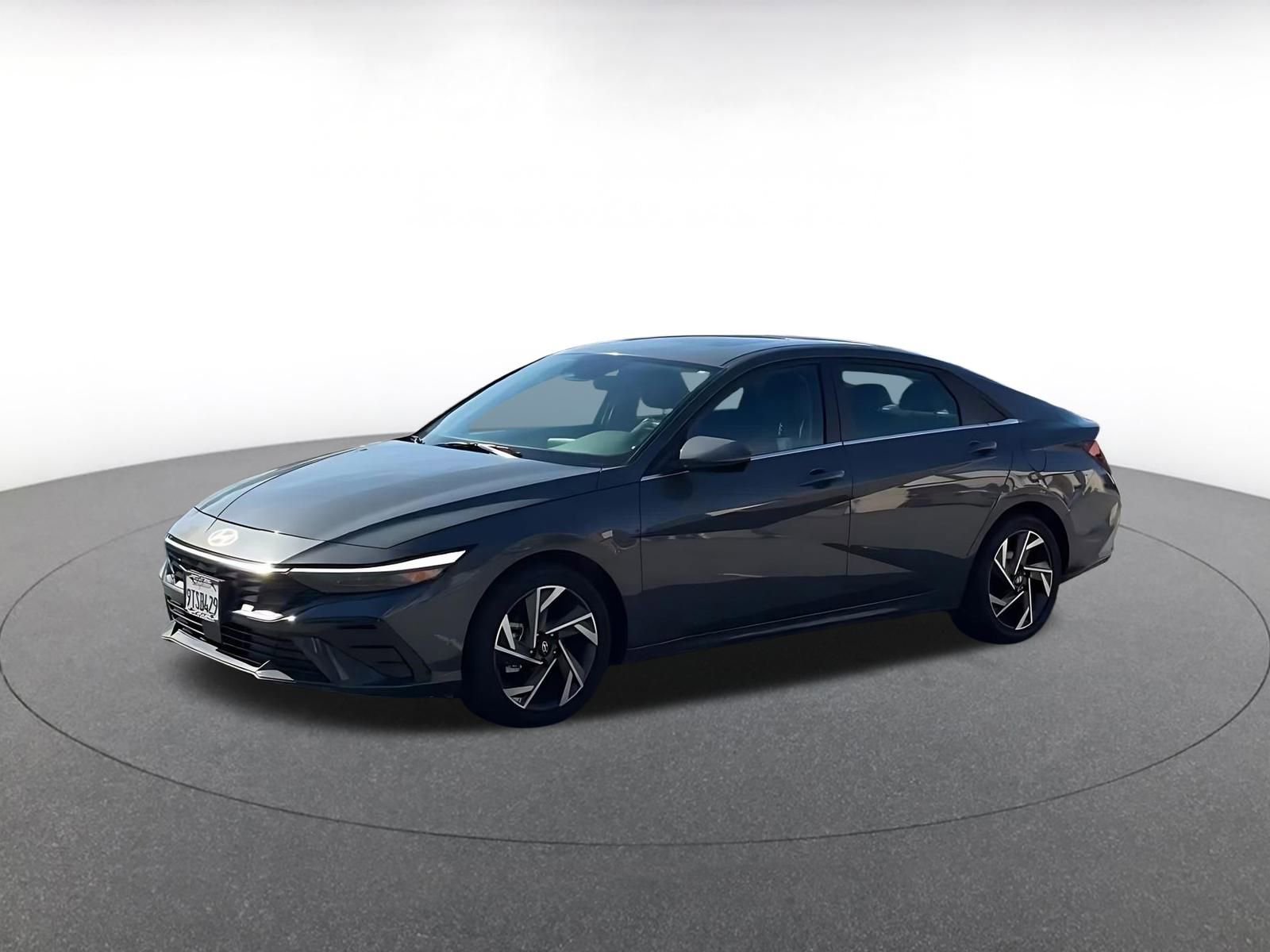 Used 2025 Hyundai Elantra Limited image 8