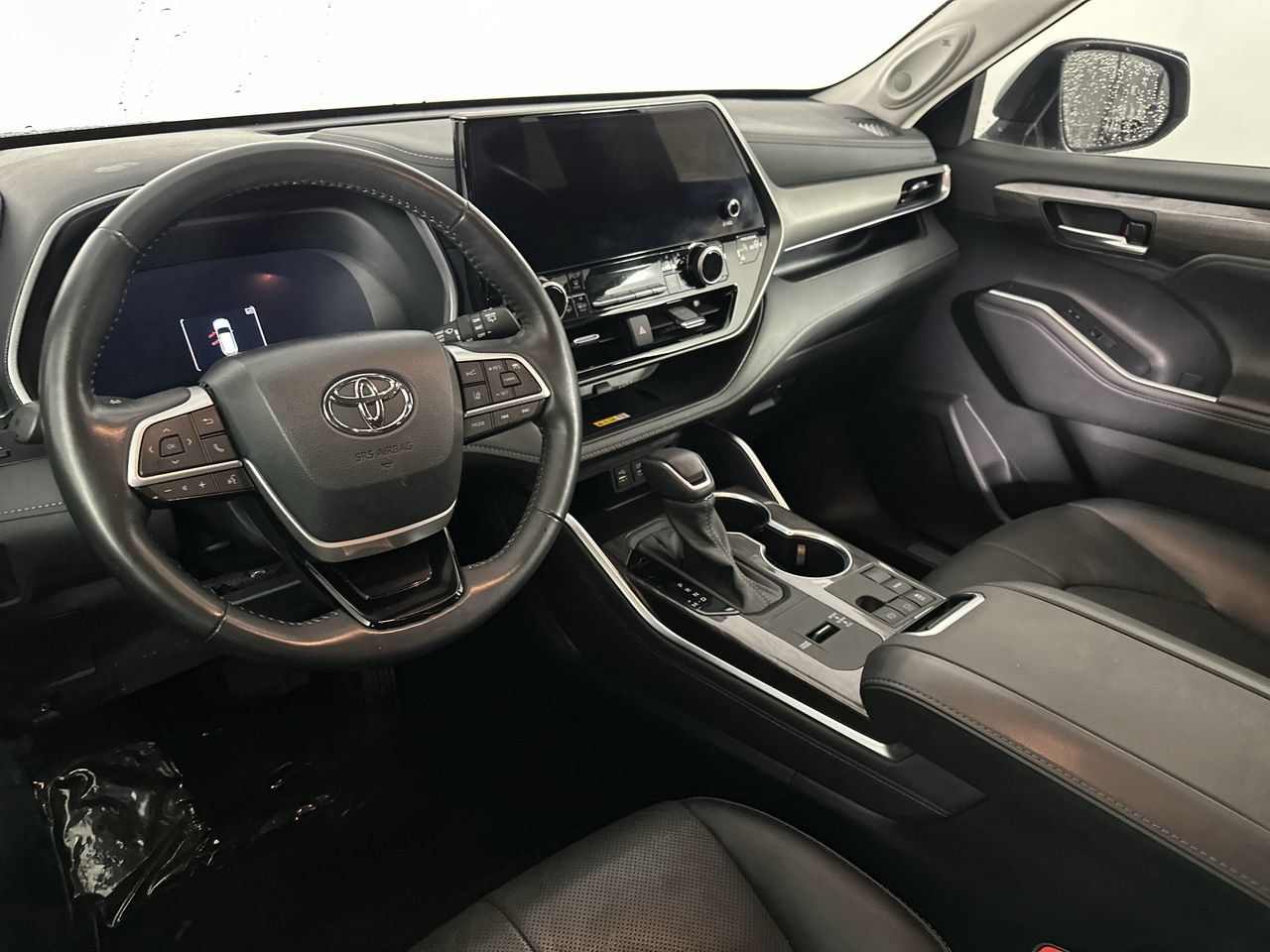 Used 2024 Toyota Highlander Limited FWD image 20