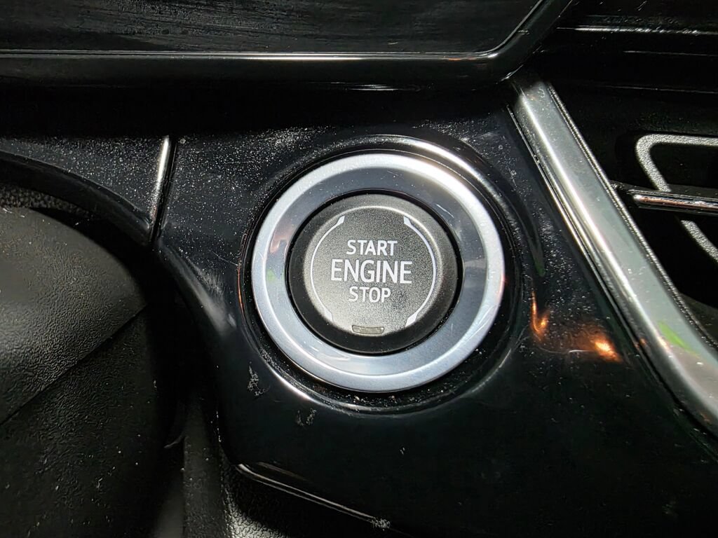 Used 2024 Chevrolet Trax RS w/ Sunroof Package FWD image 16