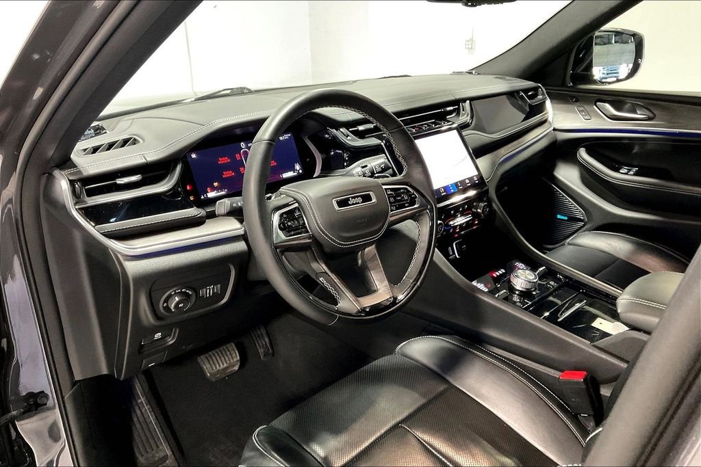 Used 2022 Jeep Grand Cherokee Overland w/ Adv Protech Group III image 16