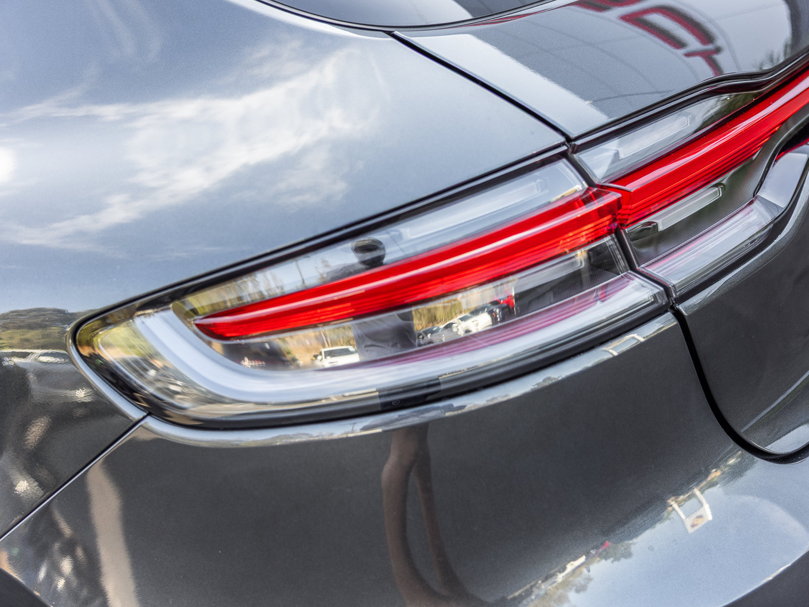 Certified 2023 Porsche Macan AWD/4WD image 25