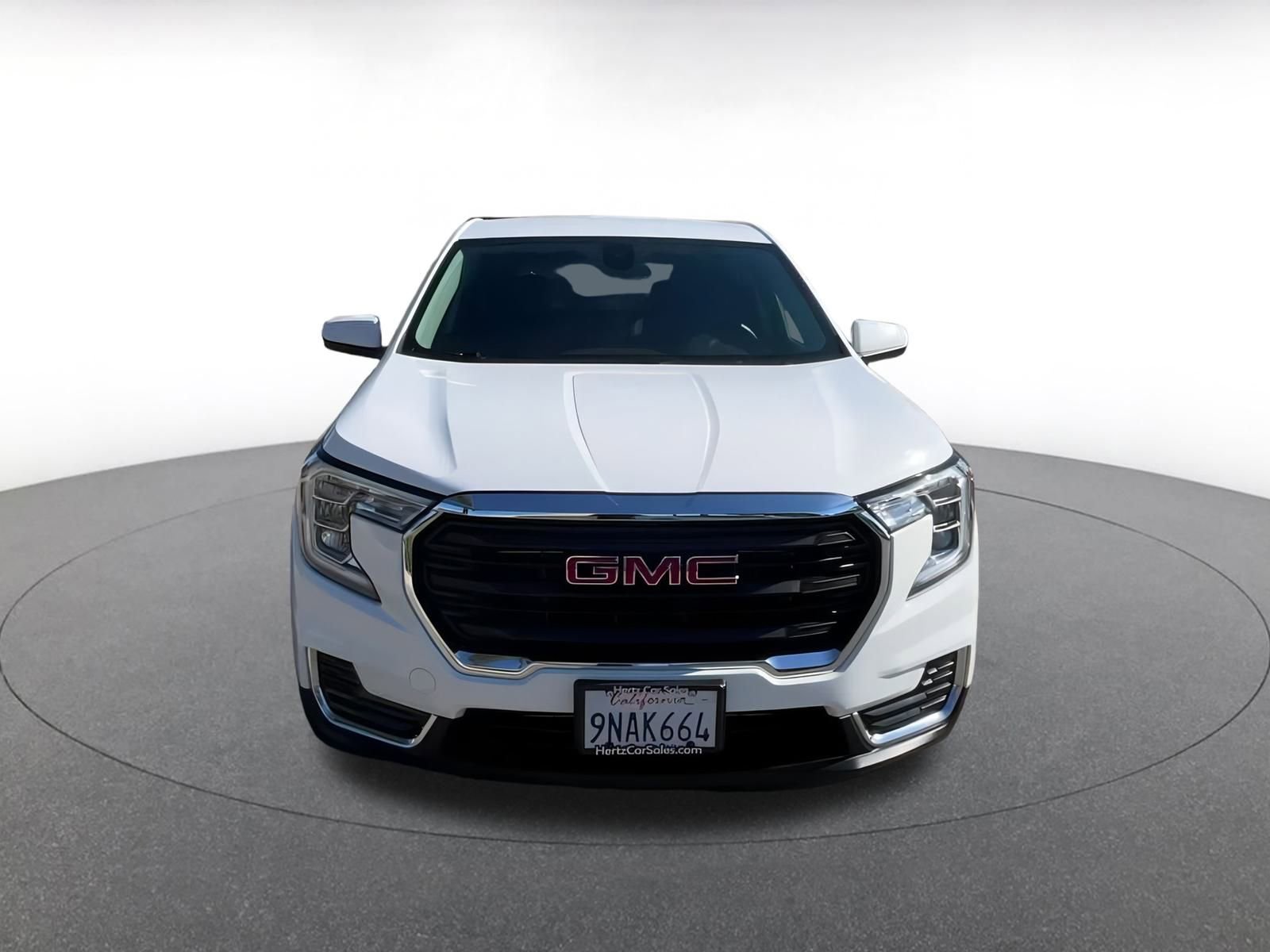 Used 2024 GMC Terrain SLE image 4