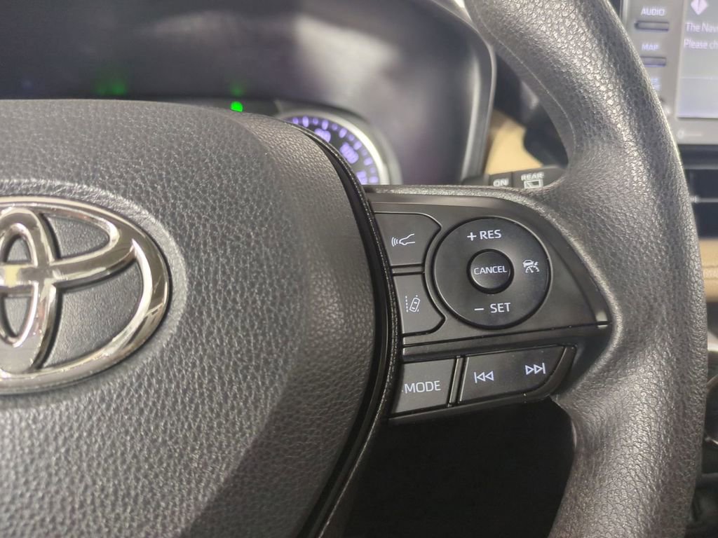 Used 2020 Toyota RAV4 XLE w/ Convenience Package FWD image 33