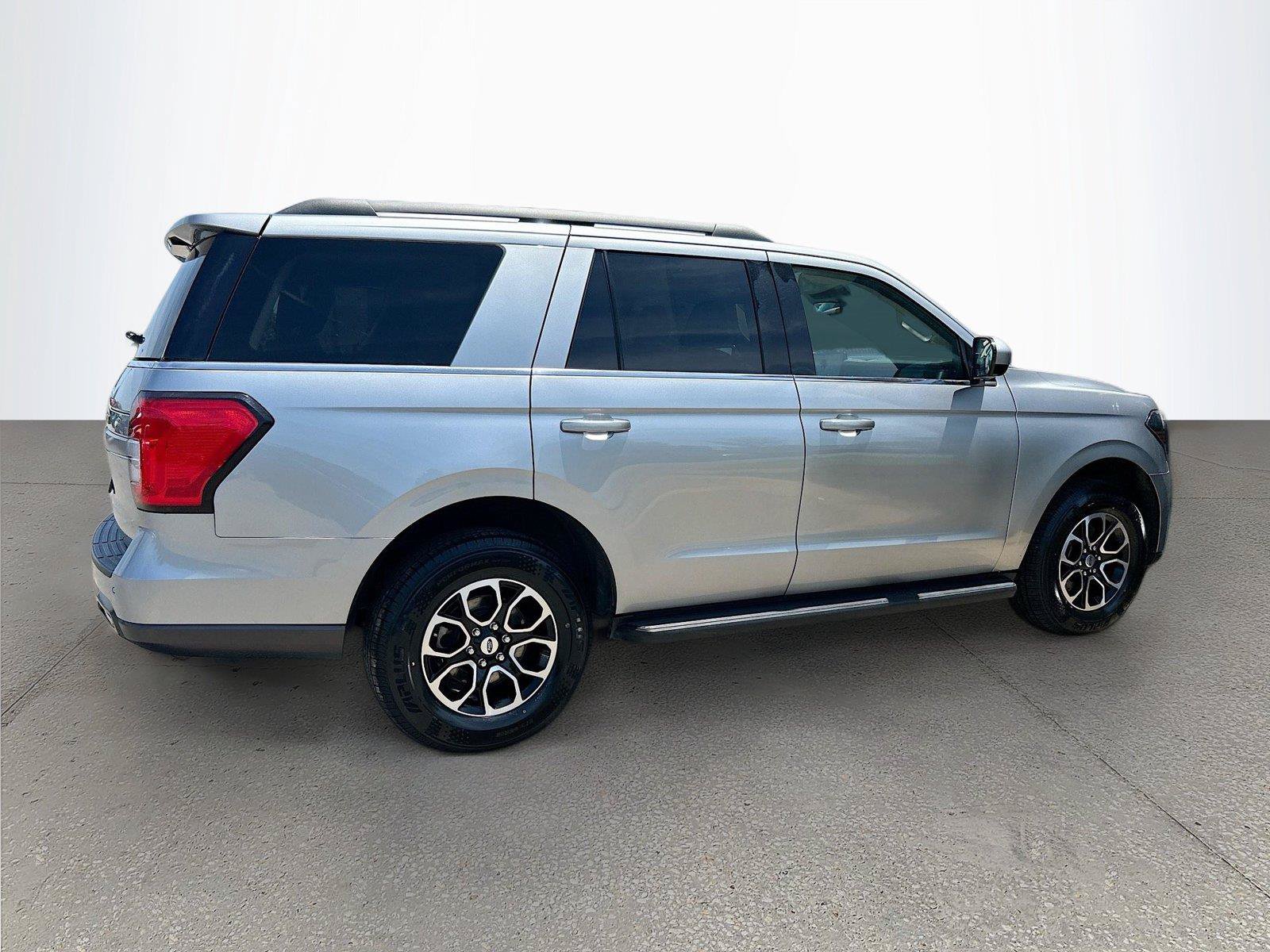 Used 2024 Ford Expedition XLT AWD/4WD image 4