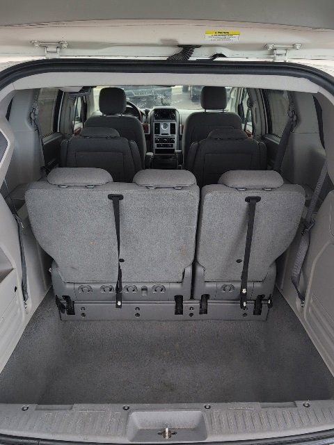 Used 2009 Chrysler Town & Country Touring image 31