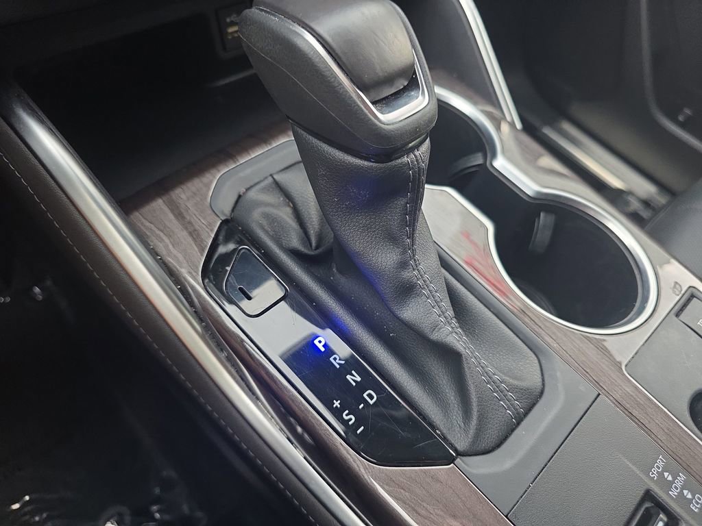 Used 2025 Toyota Highlander Platinum AWD/4WD image 30