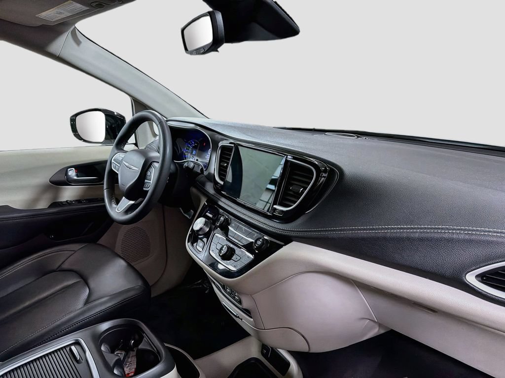 Used 2024 Chrysler Pacifica Limited FWD image 31