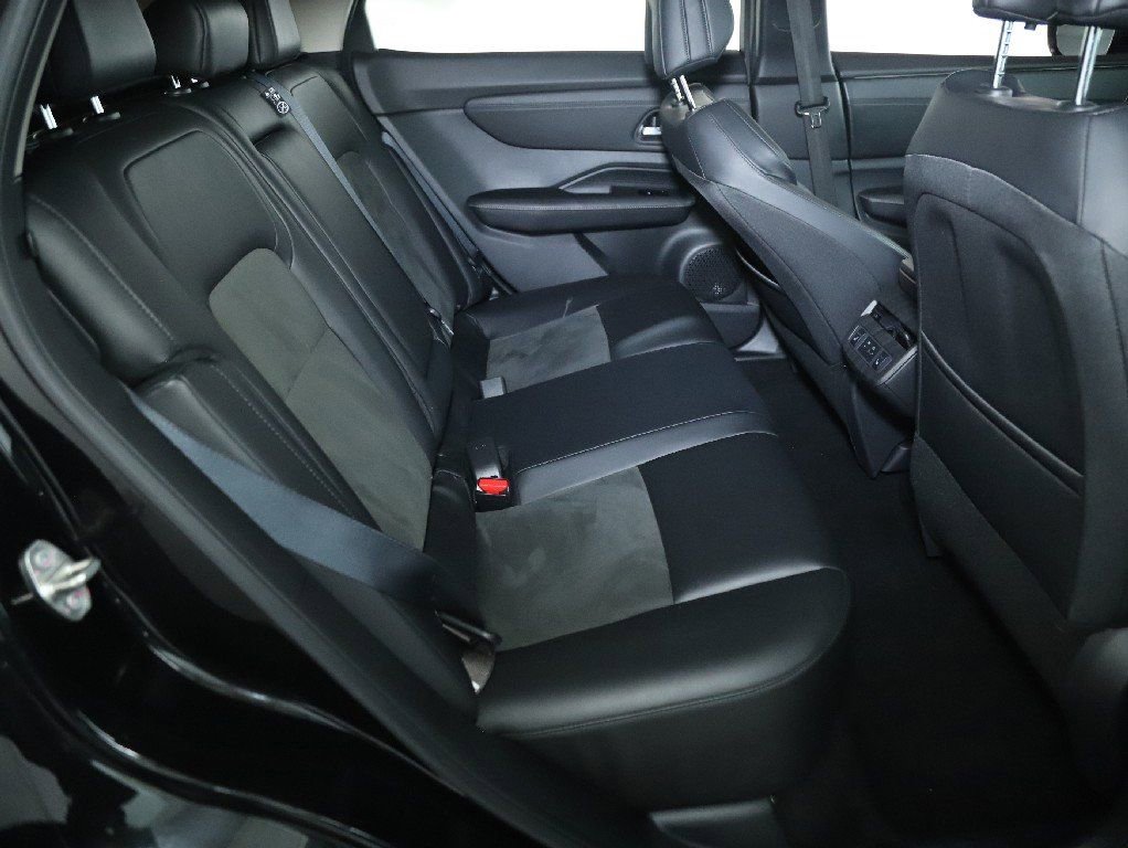 Used 2023 Nissan Ariya AWD image 31