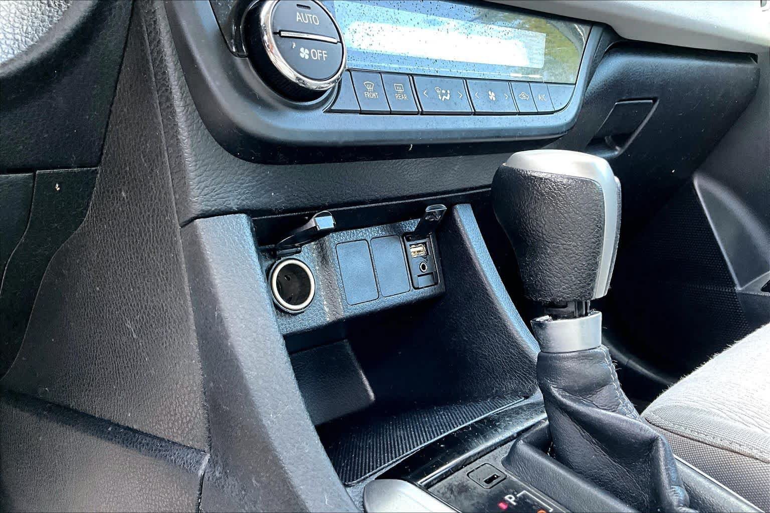 Used 2015 Toyota Corolla LE FWD image 36