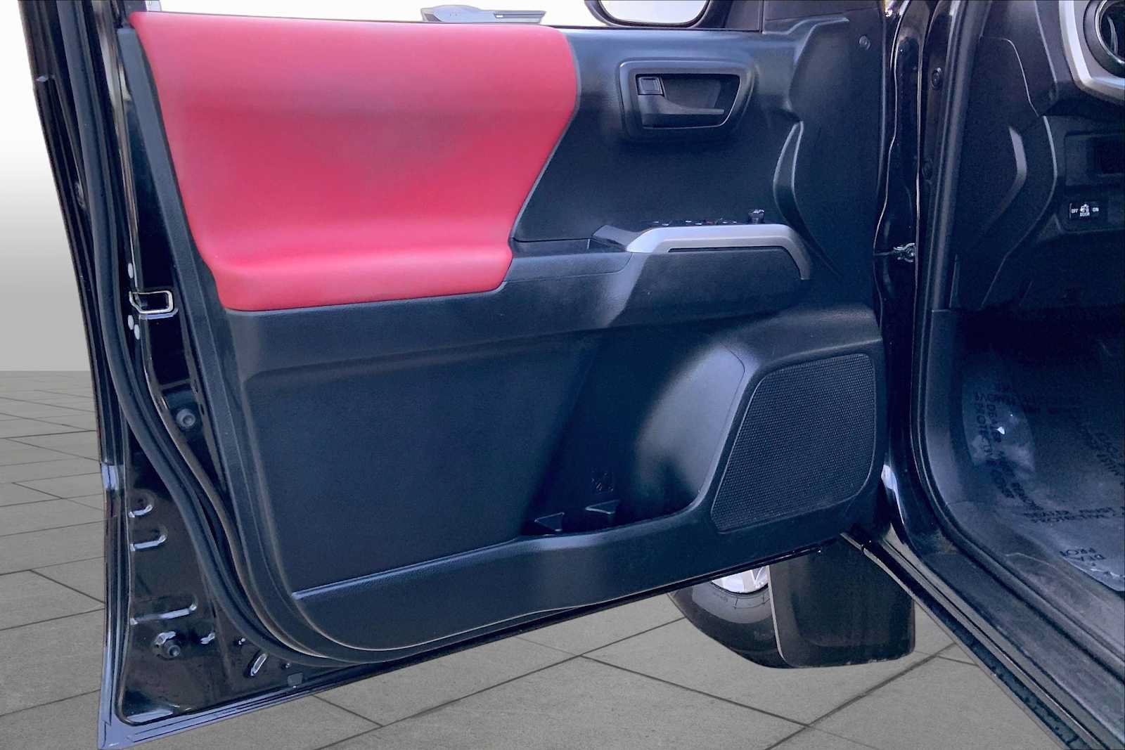 Used 2019 Toyota Tacoma SR5 AWD/4WD image 21