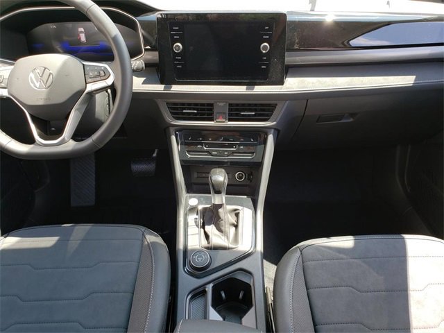 New 2025 Volkswagen Taos SE image 9