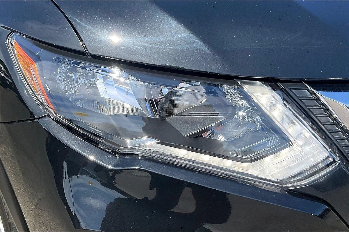 Used 2020 Nissan Rogue S FWD image 31
