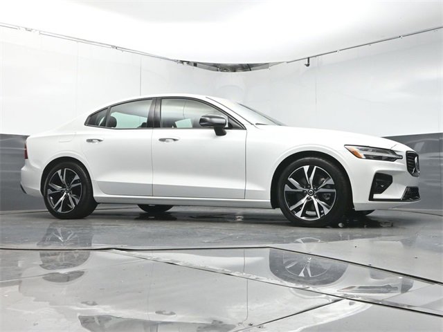 Used 2024 Volvo S60 B5 Core image 30