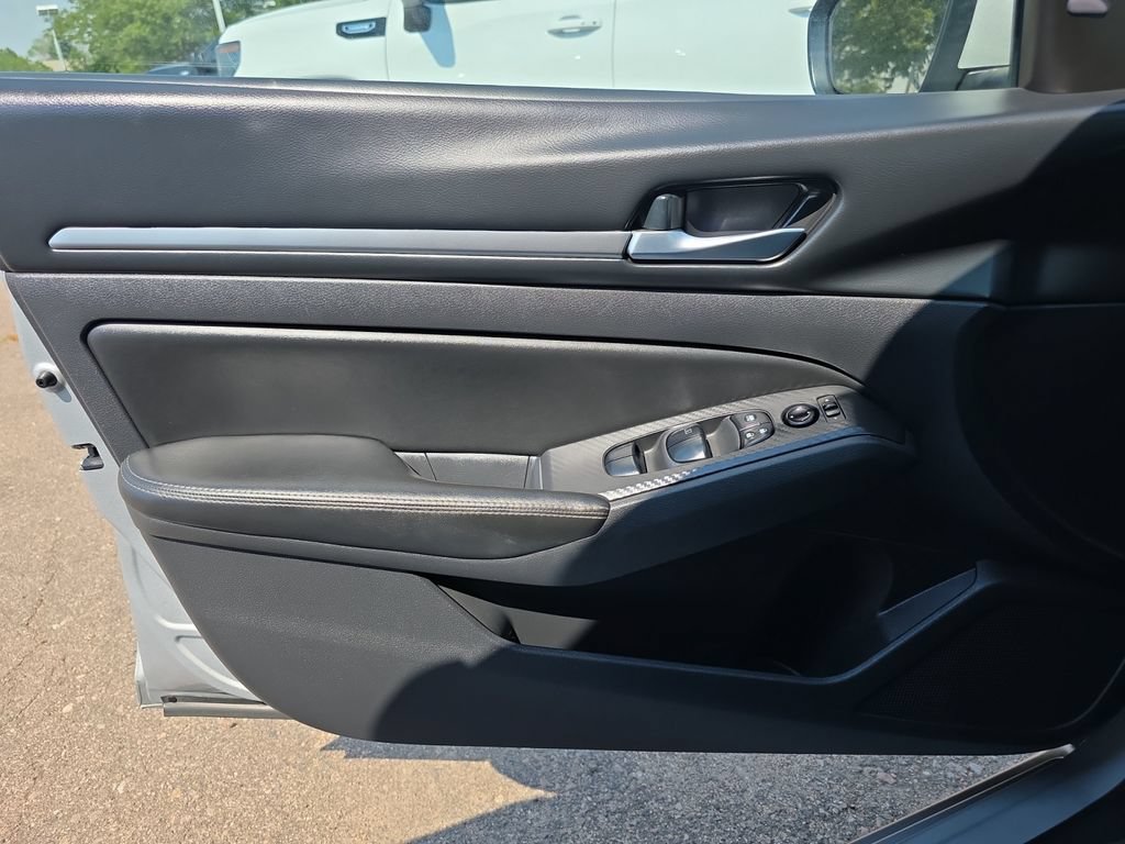Used 2022 Nissan Altima 2.5 SV FWD image 23