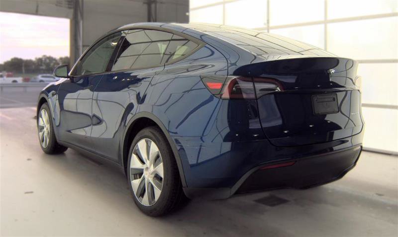 Used 2024 Tesla Model Y Long Range AWD/4WD image 5