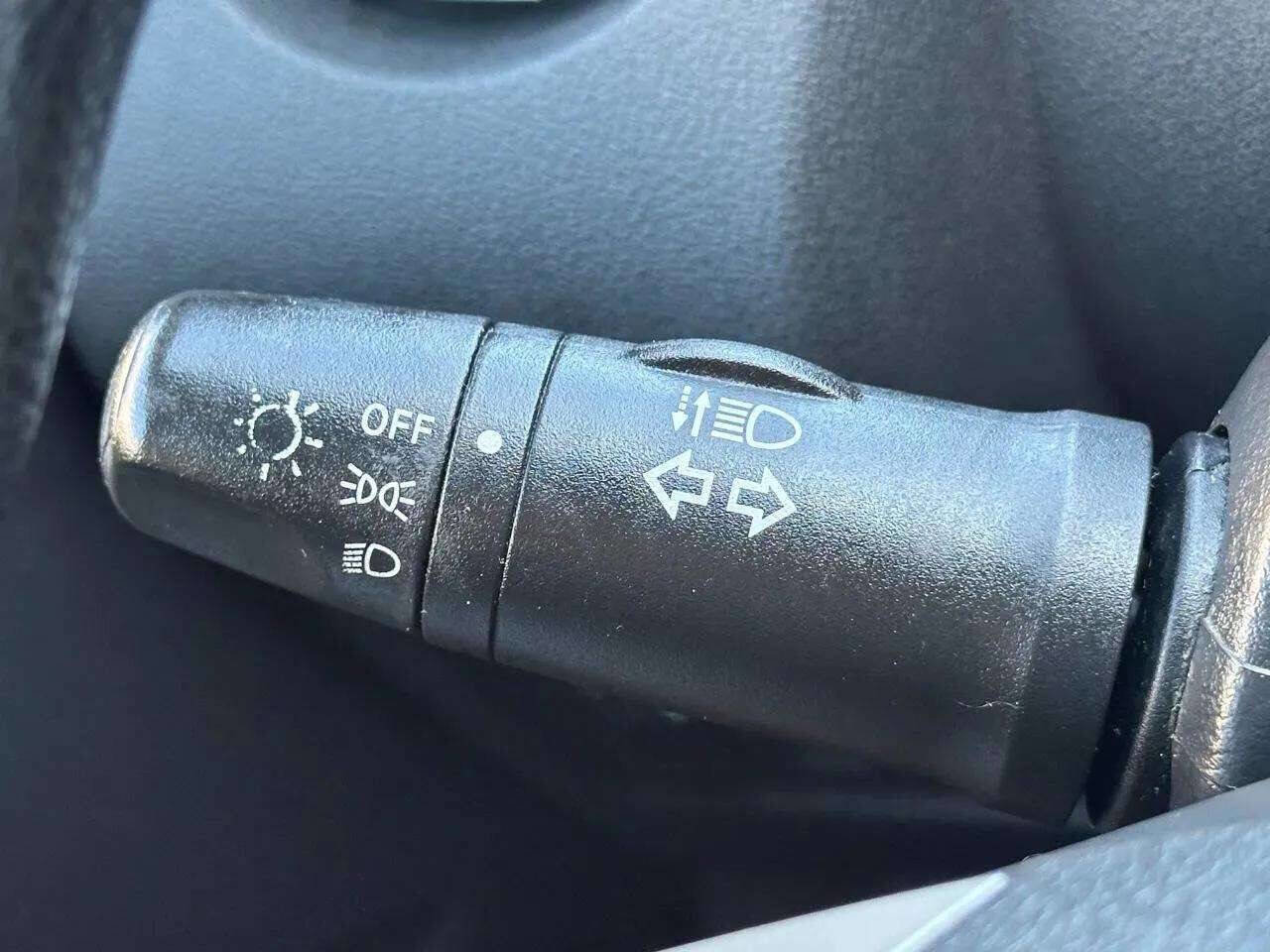 Used 2015 Nissan Rogue S w/ Convenience Package image 39