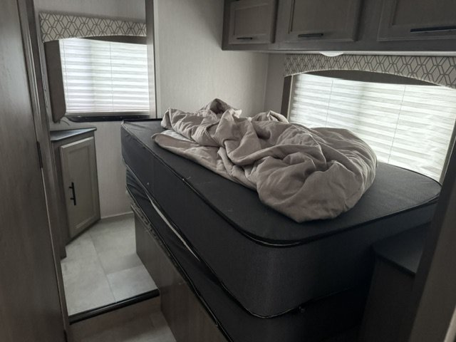 Used 2019 Chevrolet Express 4500 w/ RV Package RWD image 11