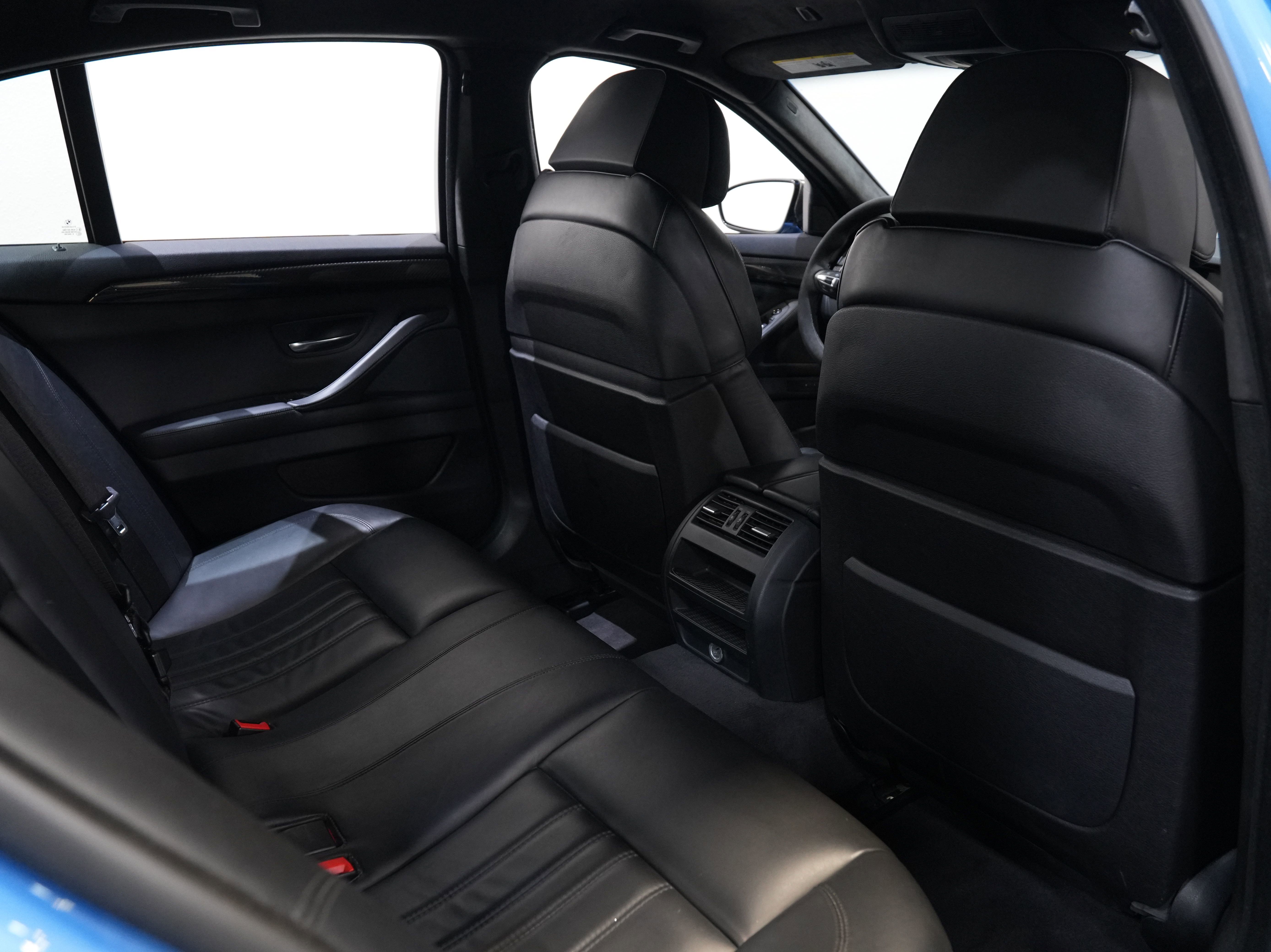 Used 2013 BMW M5 image 40