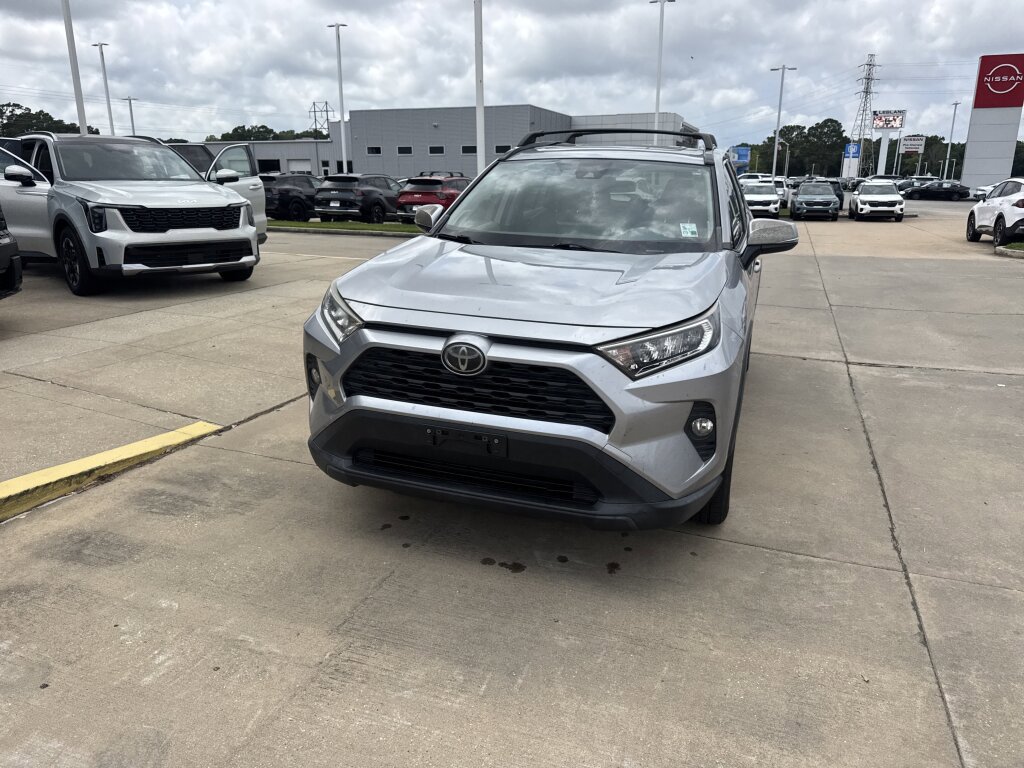 Used 2019 Toyota RAV4 XLE Premium FWD image 2