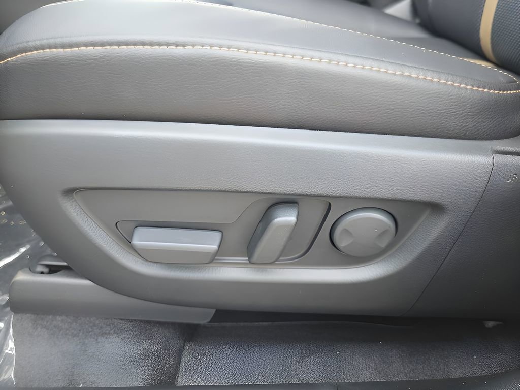 Used 2025 MAZDA CX-70 Plug-In Hybrid w/ Premium Plus image 13