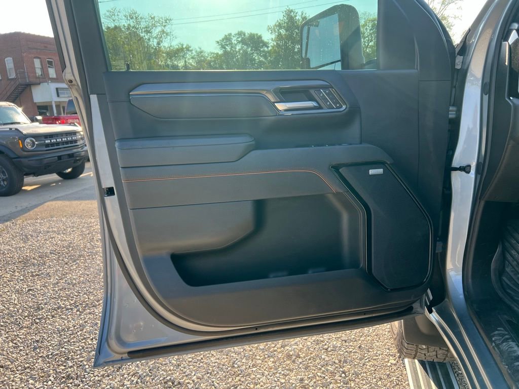 Used 2025 GMC Sierra 3500 AT4 w/ AT4 Premium Plus Package image 12