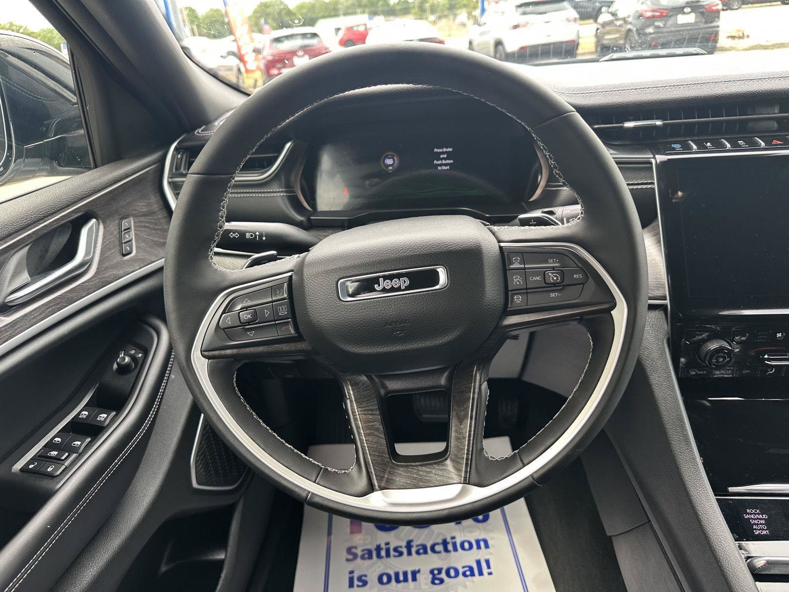 Used 2025 Jeep Grand Cherokee Limited 4xe w/ Luxury Tech Group II AWD/4WD image 35