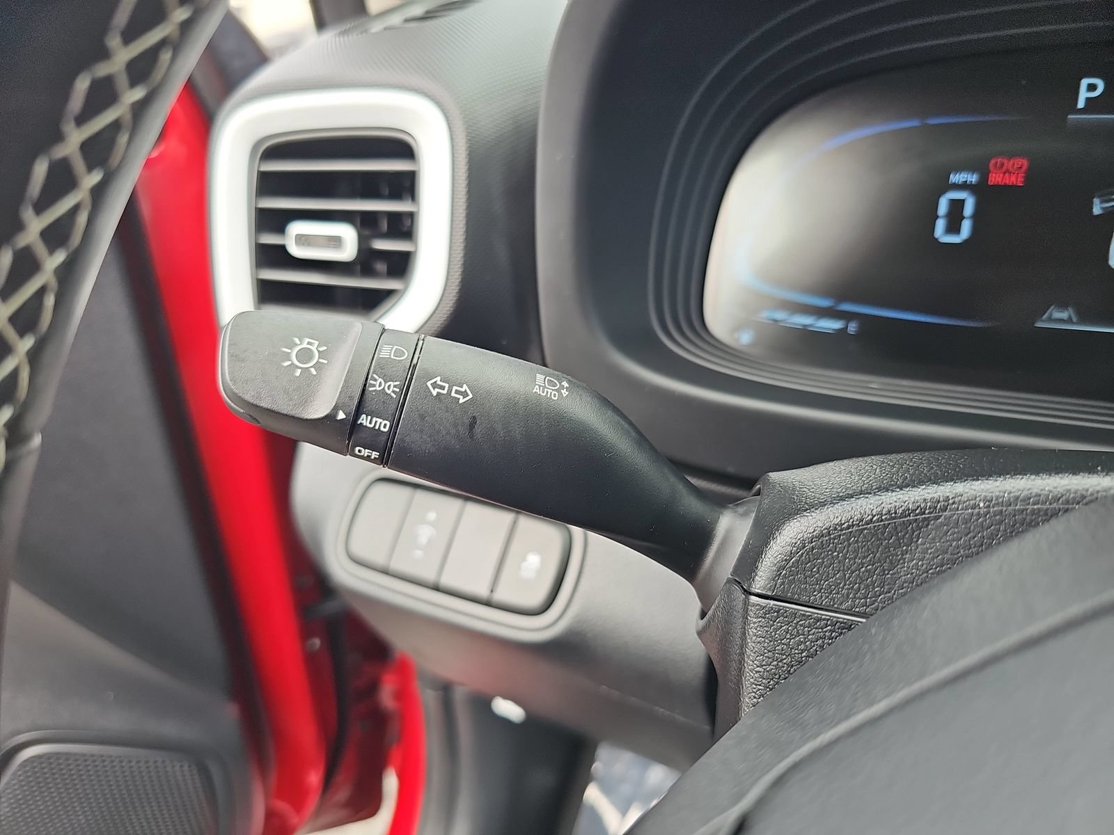 Certified 2025 Hyundai Venue Limited FWD image 19