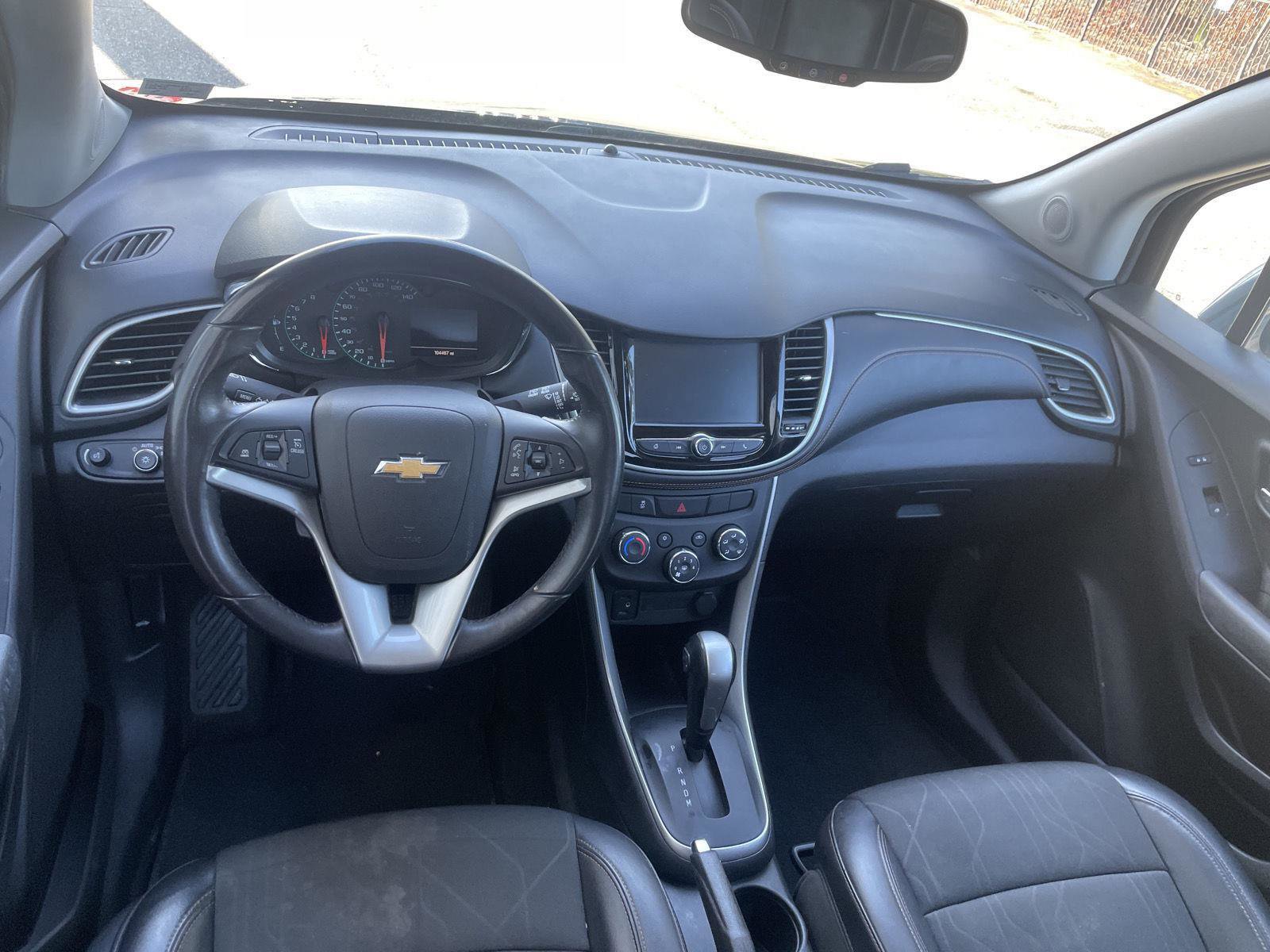 Used 2017 Chevrolet Trax LT w/ LT Convenience Package image 18